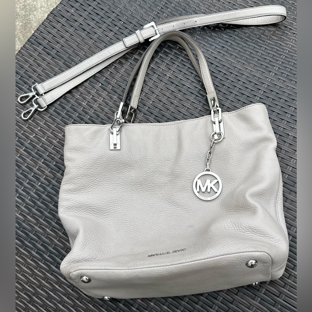 Michael Kors Grey Purse w/Crossbody